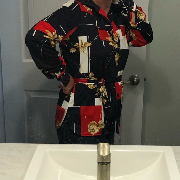 SOLD ❌1970’s floral polyester top! Vintage! - Picture 7 of 8